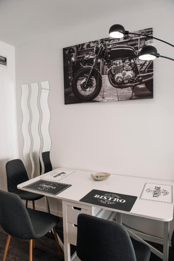 Anavrin apartman- csendes lakás a belváros közepén Pécs Exterior foto